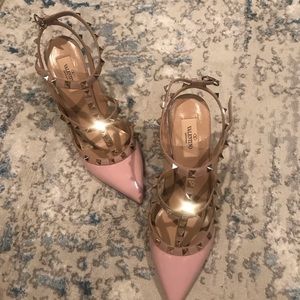 Valentino Rockstud pumps